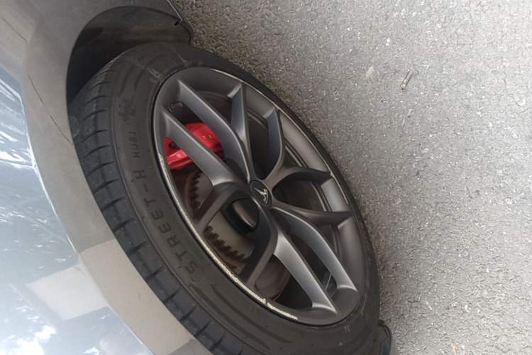 Used Tesla Model 3 2022 Performance High-Performance All-Wheel-Drive Version Left Front Wheel Hub