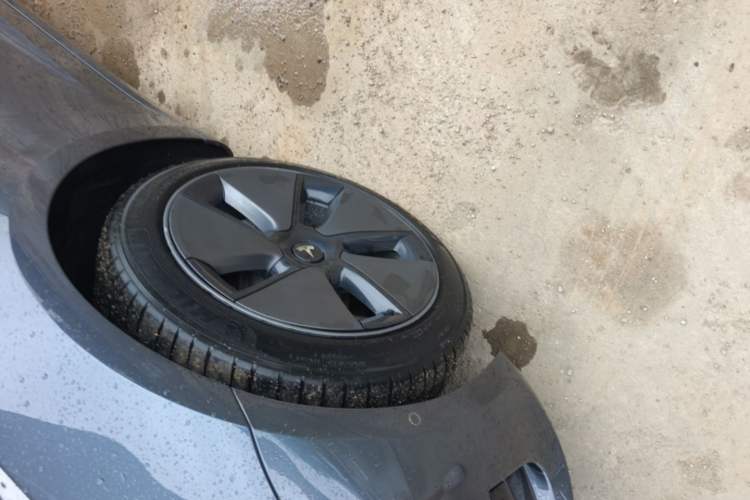 Used Tesla Model 3 2022 Rear-Wheel-Drive Version Left Front Wheel Hub