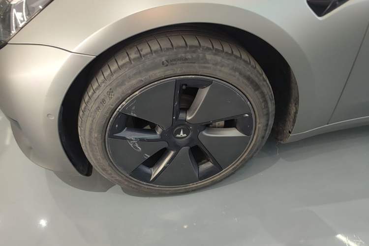 Used Tesla Model 3 2022 Rear-Wheel-Drive Version Left Front Wheel Hub