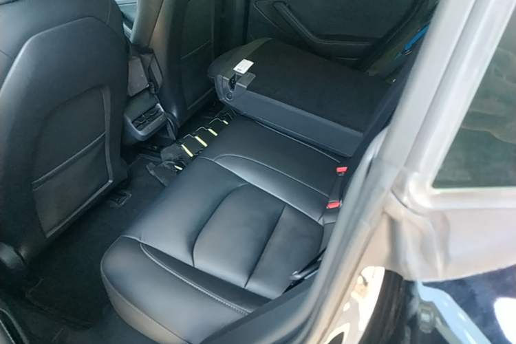 Used Tesla Model 3 2022 Rear-Wheel-Drive Version Left Rear Seat
