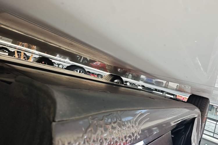 Used Tesla Model 3 2022 Performance High-Performance All-Wheel-Drive Version Left Side Sill