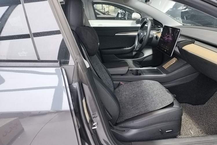 Used Tesla Model 3 2022 Rear-Wheel-Drive Version Right Front Seat