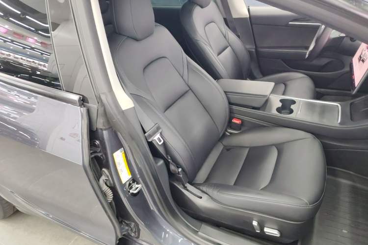 Used Tesla Model 3 2022 Rear-Wheel-Drive Version Right Front Seat