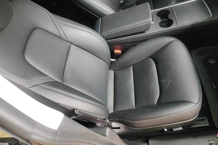 Used Tesla Model 3 2022 Rear-Wheel-Drive Version Right Front Seat