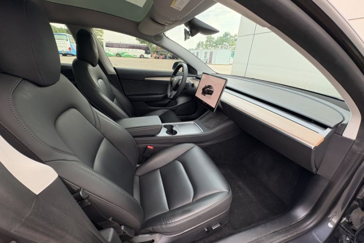 Used Tesla Model 3 2022 Rear-Wheel-Drive Version Right Front Seat