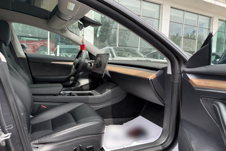 Used Tesla Model 3 2022 Rear-Wheel-Drive Version Right Front Seat