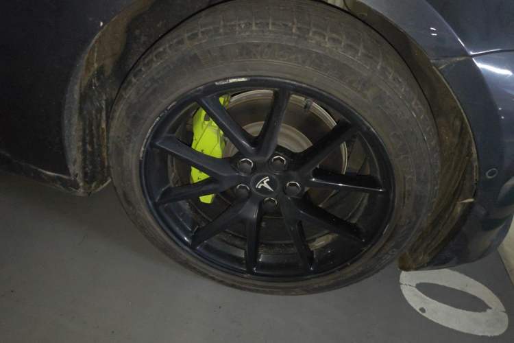 Used Tesla Model 3 2022 Rear-Wheel-Drive Version Right Front Wheel Hub