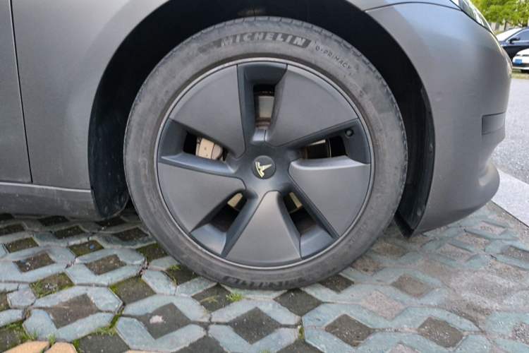 Used Tesla Model 3 2022 Rear-Wheel-Drive Version Right Front Wheel Hub