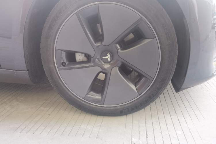 Used Tesla Model 3 2022 Rear-Wheel-Drive Version Right Front Wheel Hub