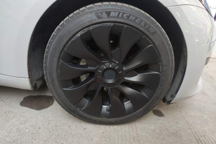 Used Tesla Model 3 2022 Rear-Wheel-Drive Version Right Front Wheel Hub