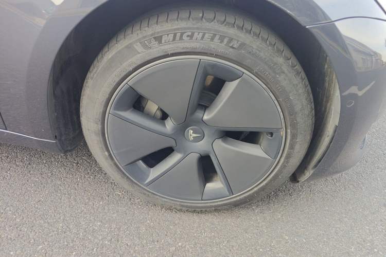 Used Tesla Model 3 2022 Rear-Wheel-Drive Version Right Front Wheel Hub