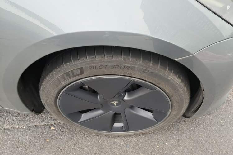 Used Tesla Model 3 2022 Rear-Wheel-Drive Version Right Front Wheel Hub