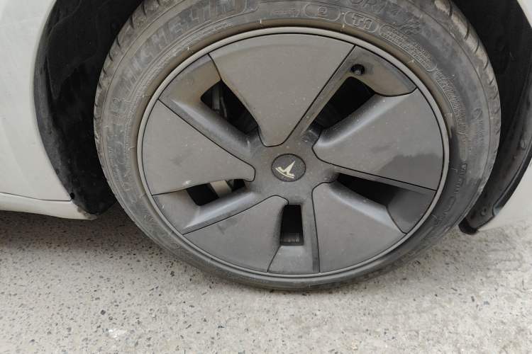 Used Tesla Model 3 2022 Rear-Wheel-Drive Version Right Front Wheel Hub