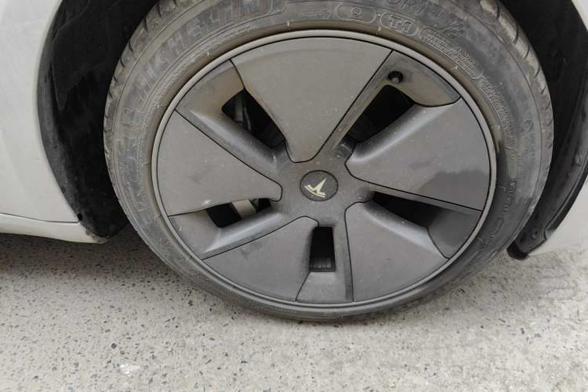 Used Tesla Model 3 2022 Rear-Wheel-Drive Version Right Front Wheel Hub