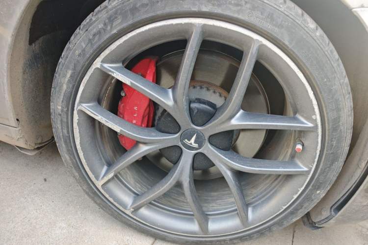Used Tesla Model 3 2022 Performance High-Performance All-Wheel-Drive Version Right Front Wheel Hub