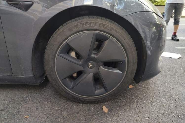 Used Tesla Model 3 2022 Rear-Wheel-Drive Version Right Front Wheel Hub