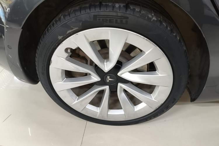 Used Tesla Model 3 2022 Rear-Wheel-Drive Version Right Rear Wheel Hub