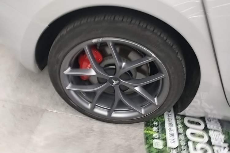 Used Tesla Model 3 2022 Performance High-Performance All-Wheel-Drive Version Right Rear Wheel Hub