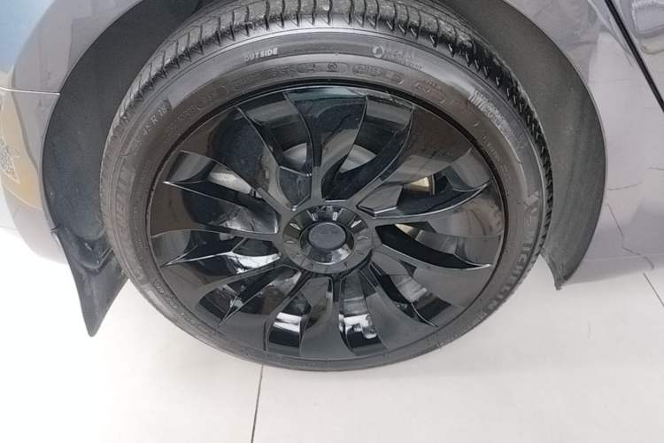 Used Tesla Model 3 2022 Rear-Wheel-Drive Version Right Rear Wheel Hub