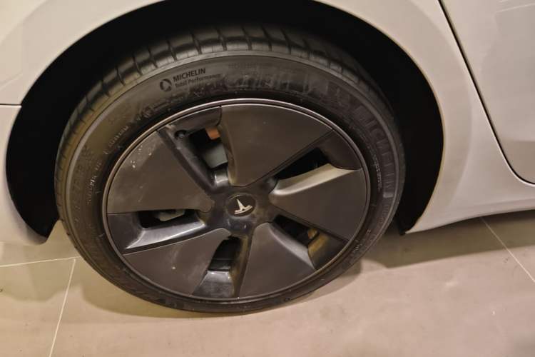 Used Tesla Model 3 2022 Rear-Wheel-Drive Version Right Rear Wheel Hub