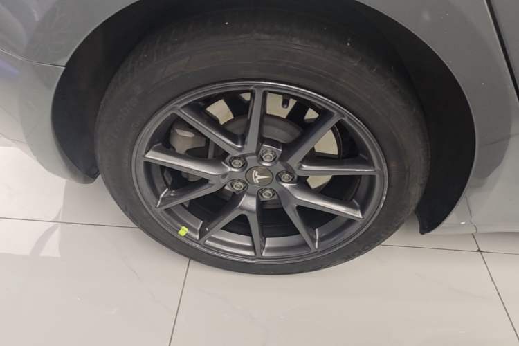 Used Tesla Model 3 2022 Rear-Wheel-Drive Version Right Rear Wheel Hub