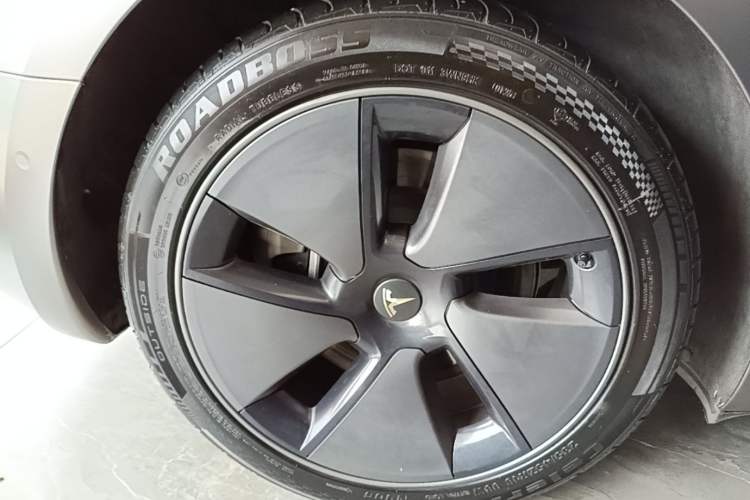 Used Tesla Model 3 2022 Rear-Wheel-Drive Version Right Rear Wheel Hub