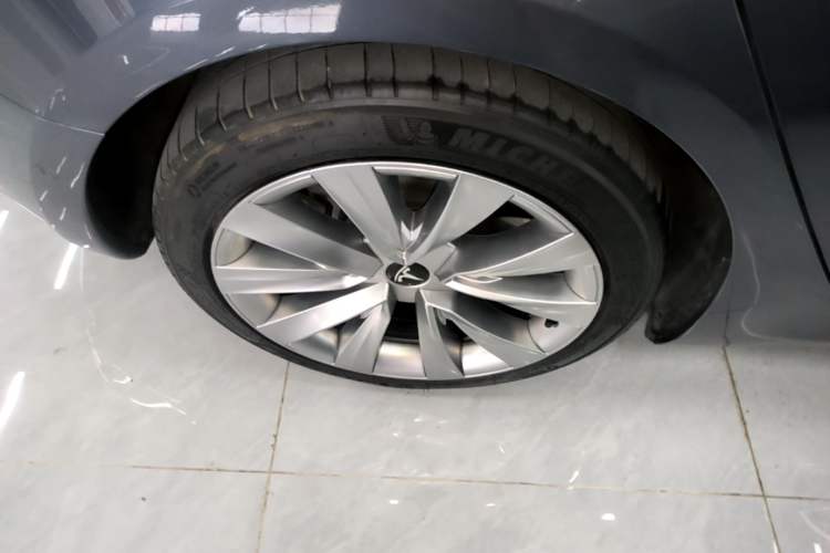 Used Tesla Model 3 2022 Rear-Wheel-Drive Version Right Rear Wheel Hub