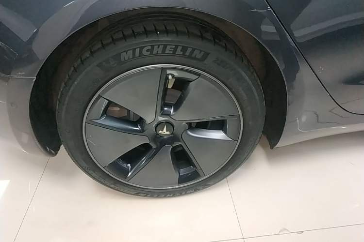 Used Tesla Model 3 2022 Rear-Wheel-Drive Version Right Rear Wheel Hub