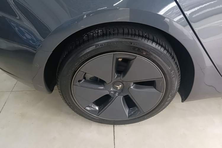 Used Tesla Model 3 2022 Rear-Wheel-Drive Version Right Rear Wheel Hub