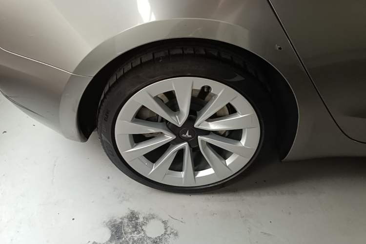 Used Tesla Model 3 2022 Rear-Wheel-Drive Version Right Rear Wheel Hub