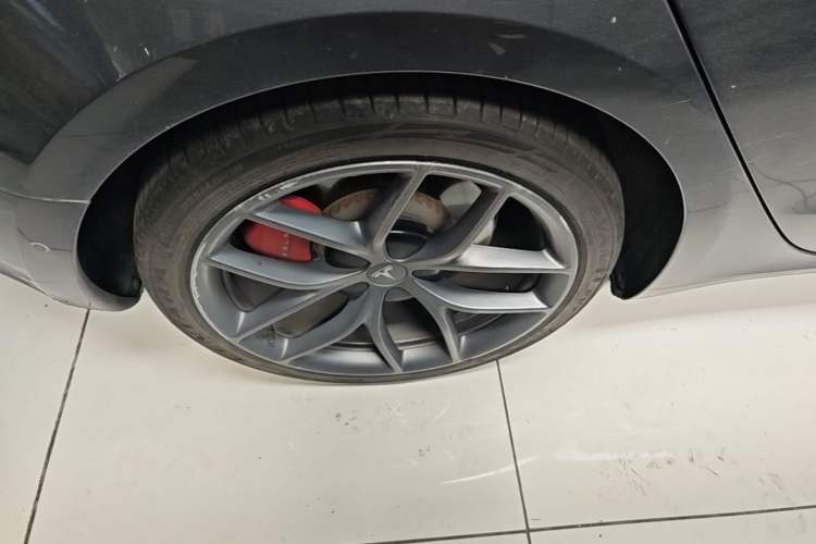 Used Tesla Model 3 2022 Performance High-Performance All-Wheel-Drive Version Right Rear Wheel Hub