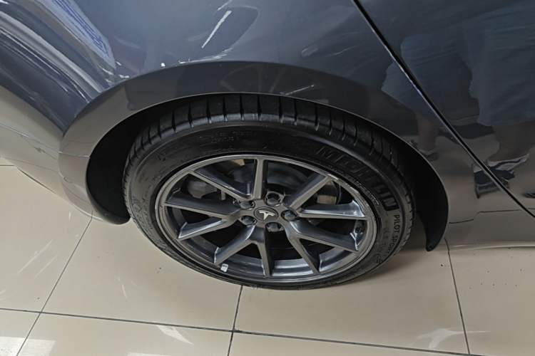 Used Tesla Model 3 2022 Rear-Wheel-Drive Version Right Rear Wheel Hub