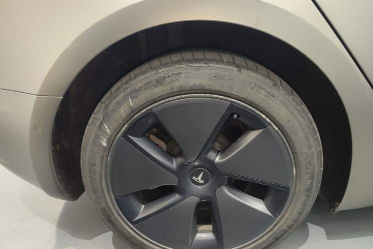 Used Tesla Model 3 2022 Rear-Wheel-Drive Version Right Rear Wheel Hub