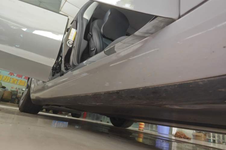 Used Tesla Model 3 2022 Rear-Wheel-Drive Version Right Side Sill