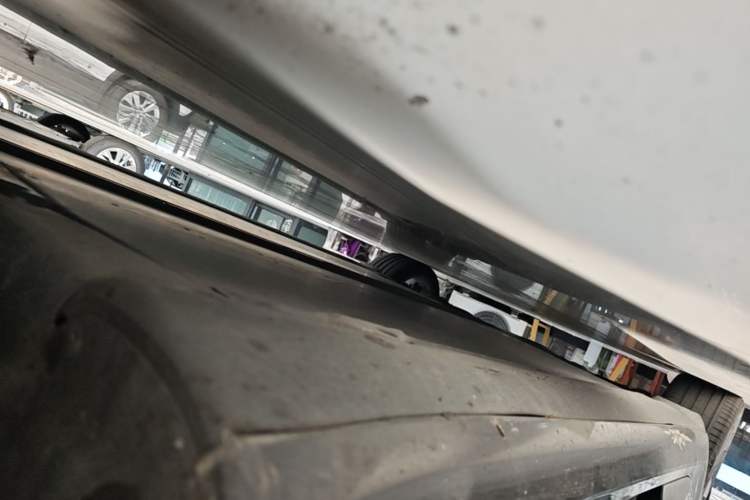 Used Tesla Model 3 2022 Performance High-Performance All-Wheel-Drive Version Right Side Sill