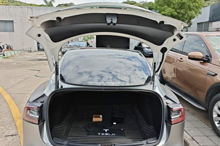 Used Tesla Model 3 2022 Rear-Wheel-Drive Version Trunk