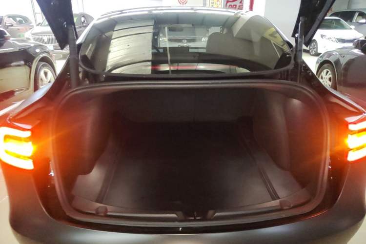 Used Tesla Model 3 2022 Rear-Wheel-Drive Version Trunk