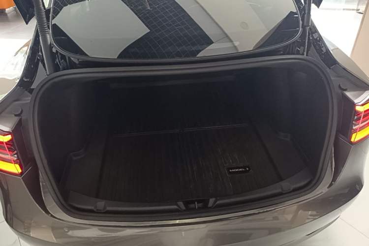 Used Tesla Model 3 2022 Rear-Wheel-Drive Version Trunk
