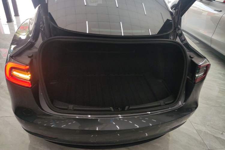 Used Tesla Model 3 2022 Rear-Wheel-Drive Version Trunk