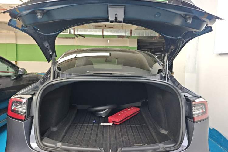 Used Tesla Model 3 2022 Rear-Wheel-Drive Version Trunk