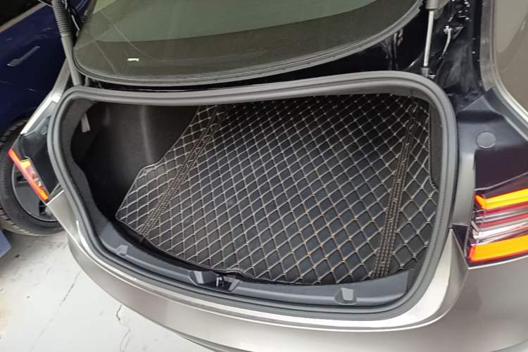 Used Tesla Model 3 2022 Rear-Wheel-Drive Version Trunk