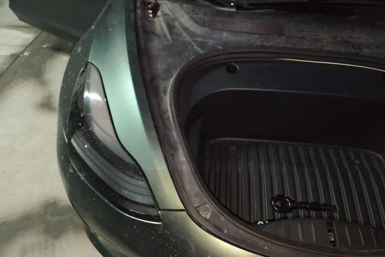 Used Tesla Model 3 2022 Rear-Wheel-Drive Version Engine Bay Right