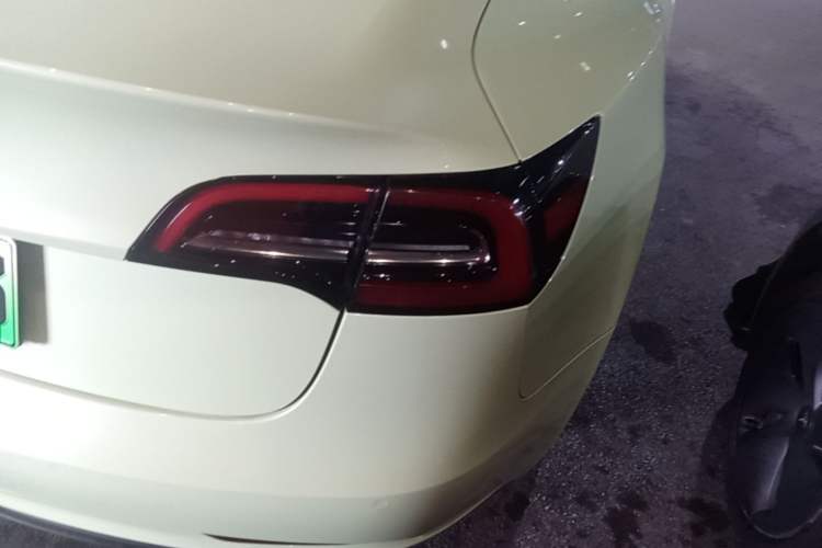 Used Tesla Model 3 2022 Rear-Wheel-Drive Version Exterior 3