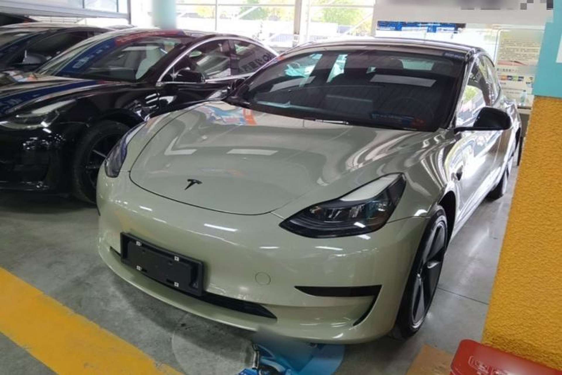 Used Tesla Model 3 2022 Rear-Wheel-Drive Version Front Left 45 Deg