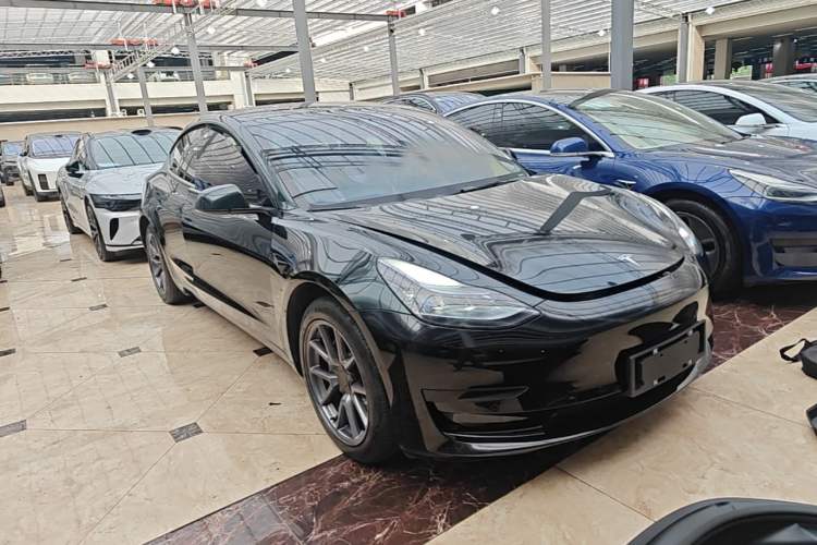 Used Tesla Model 3 2022 Rear-Wheel-Drive Version Front Right 45 Deg