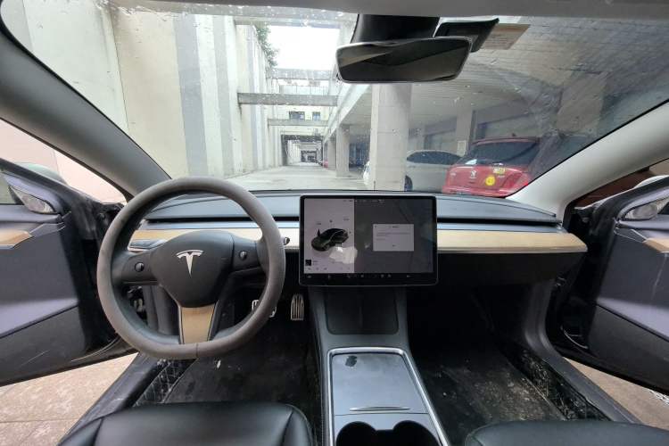 Used Tesla Model 3 2022 Rear-Wheel-Drive Version Interior 3
