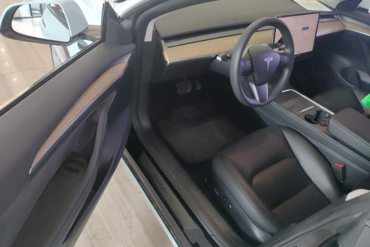 Used Tesla Model 3 2022 Rear-Wheel-Drive Version Interior 3