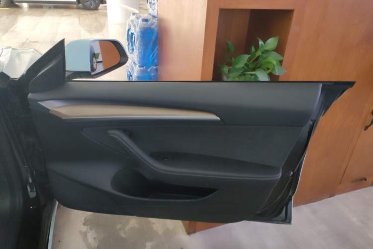 Used Tesla Model 3 2022 Rear-Wheel-Drive Version Interior 5