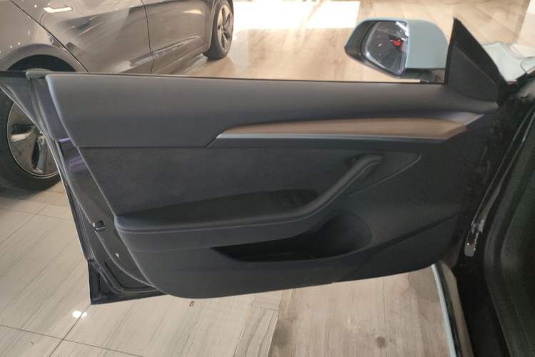 Used Tesla Model 3 2022 Rear-Wheel-Drive Version Interior 7