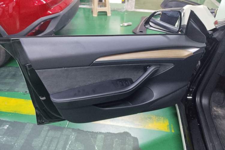 Used Tesla Model 3 2022 Rear-Wheel-Drive Version Left Front Door Interior
